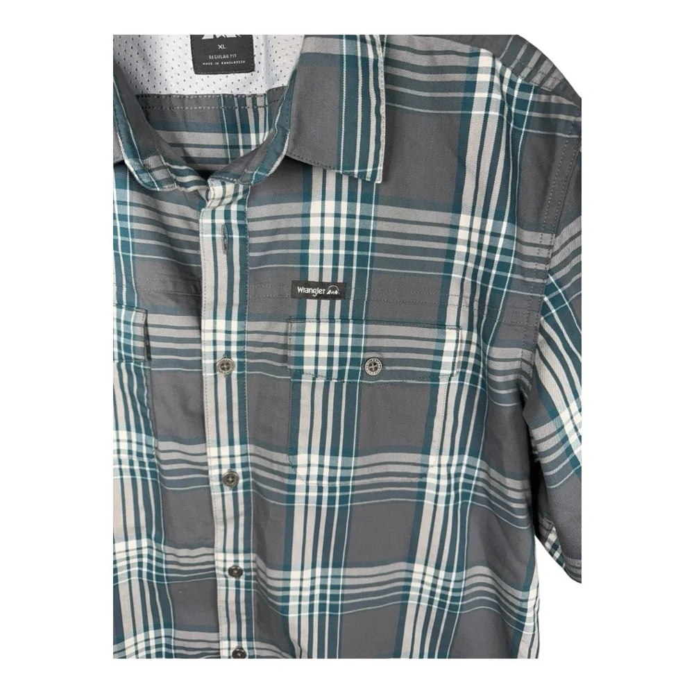 Wrangler Blue and Gray Plaid Casual Shirt‎